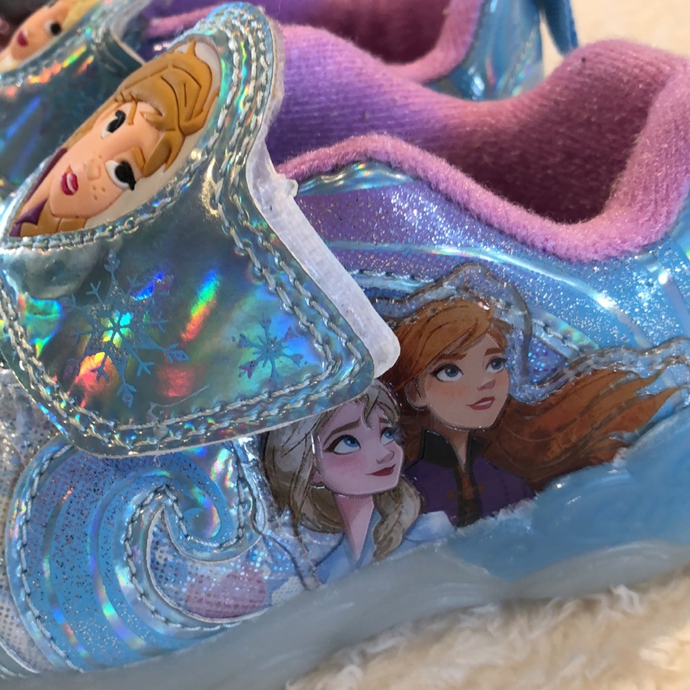 Frozen 2 Light up shoes! - Picture 8 of 15